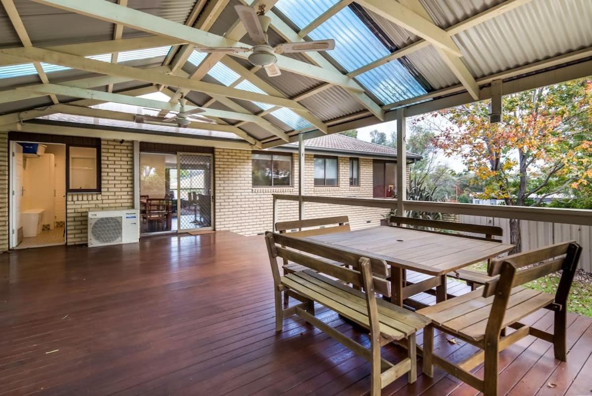 Spacious And Restful Holiday Home With Backyard Weetangerra Exterior foto